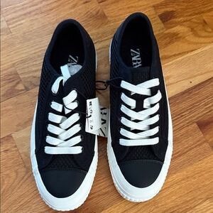 Zara Black and White Men's Sneakers